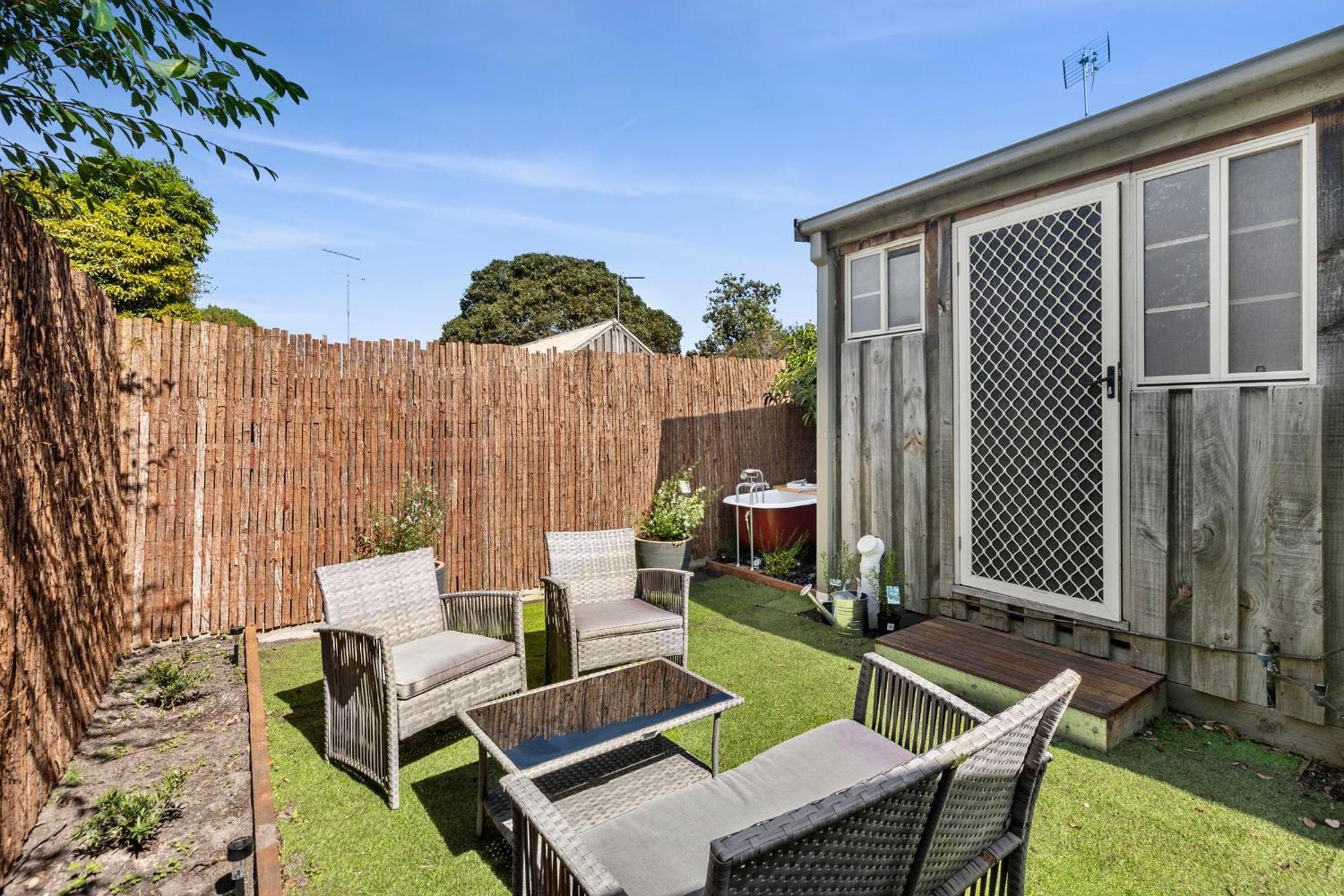 The Cottage- Pet Friendly, Golf, Ocean And River! Holiday home